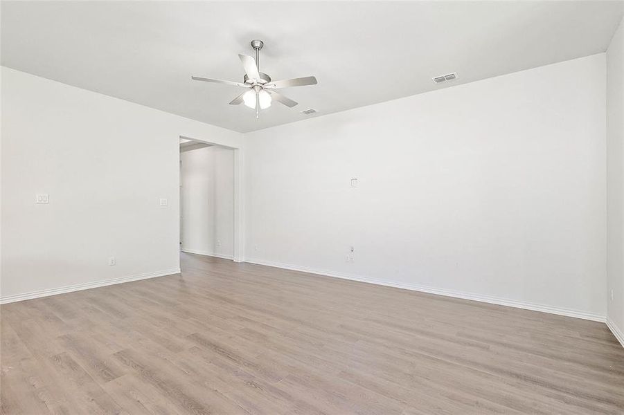 Unfurnished room with light hardwood / wood-style flooring and ceiling fan