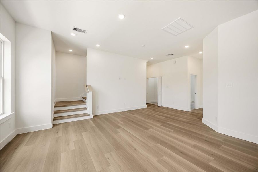 Spacious, unfurnished interior of a new home in , Houston (Image 16).