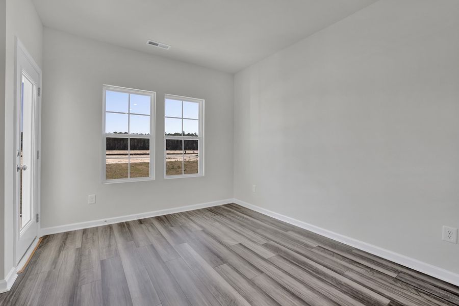 Spacious, unfurnished interior of a new home in River Tide Farms, Bolivia (Image 25).
