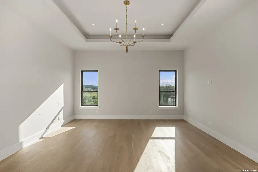 Spacious, unfurnished interior of a new home in , Canyon Lake (Image 63).