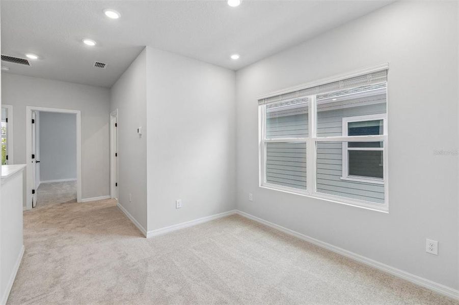 Spacious, unfurnished interior of a new home in , Orlando (Image 25).