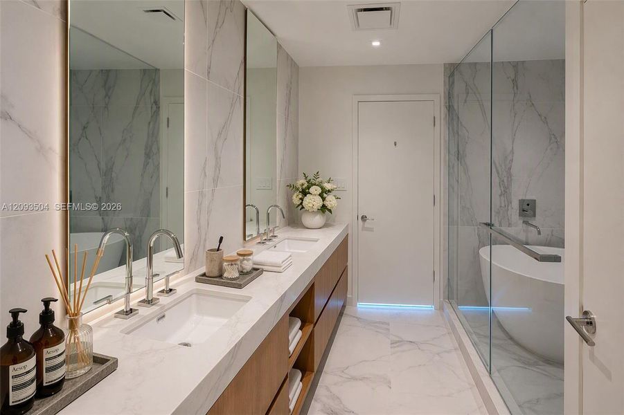 Master Bath- Virtually Staged Master Bath- Virtually Staged