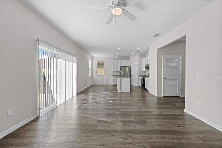 Spacious, unfurnished interior of a new home in , Weeki Wachee (Image 45).