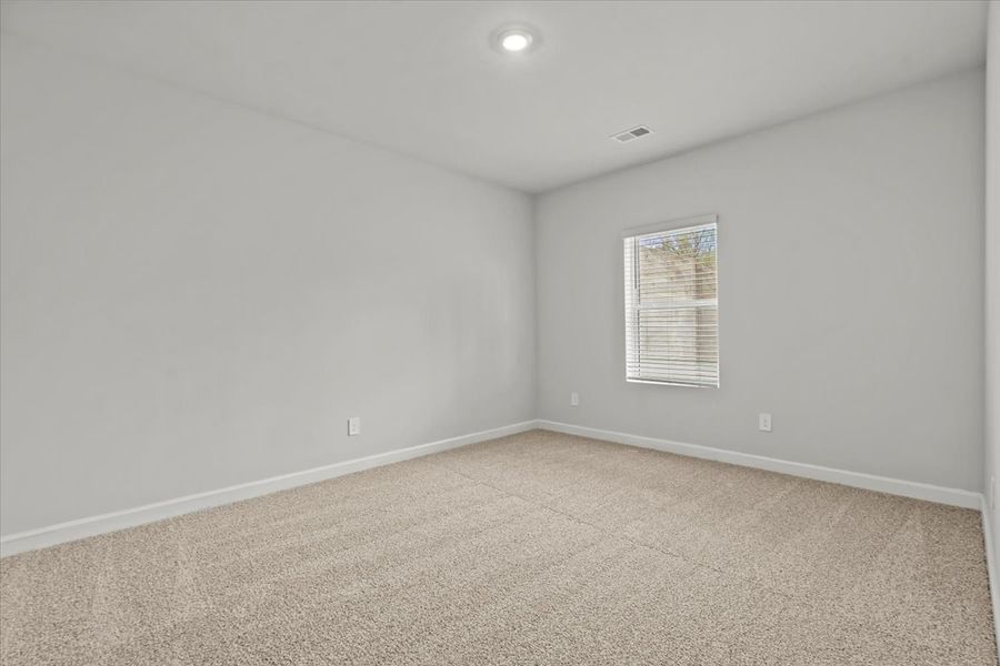 Spacious, unfurnished interior of a new home in Chatham Forest, Duncan (Image 20).