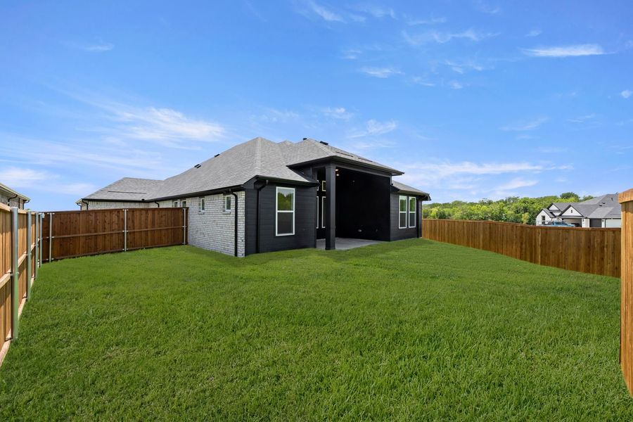 Exterior details and patio area of a home in Creekside, Royse City (Image 22).