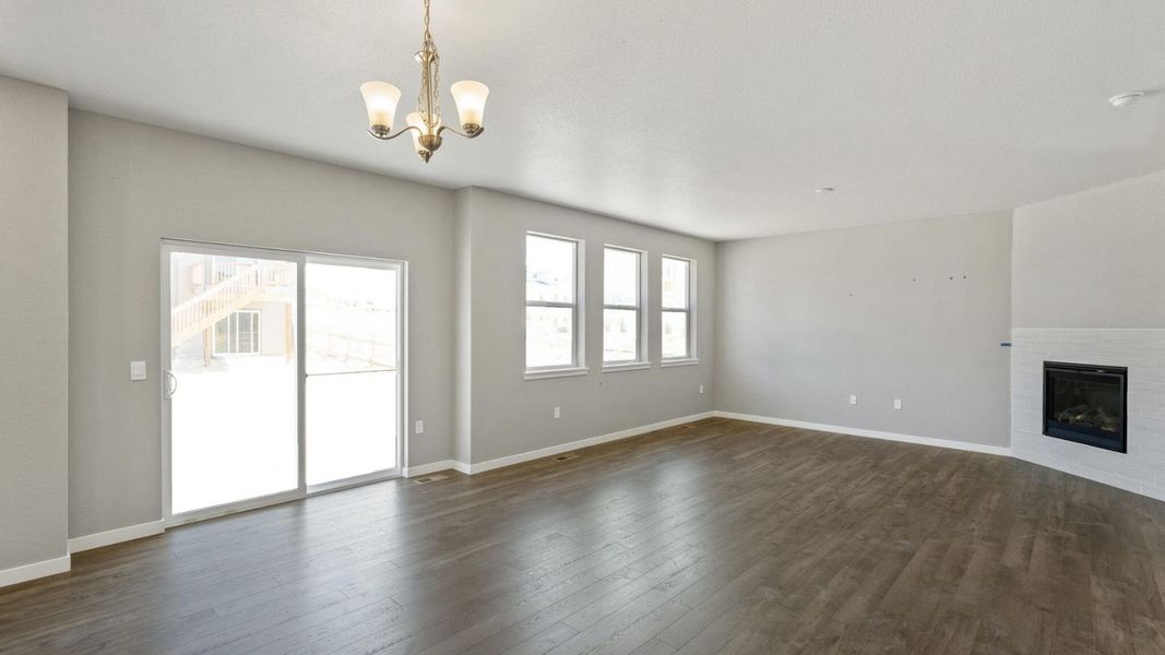 Spacious, unfurnished interior of a new home in Lakeside Canyon, Mead (Image 11).