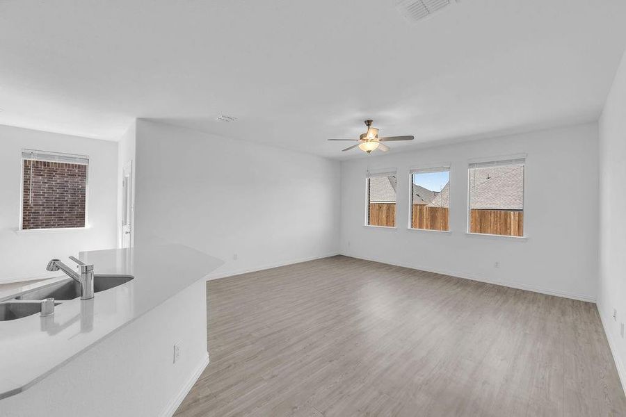 Spacious, unfurnished interior of a new home in Hurricane Creek, Anna (Image 33).