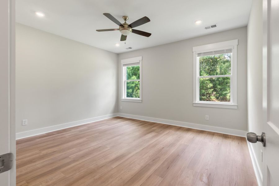 Spacious, unfurnished interior of a new home in Academy Park, Beaufort (Image 16).