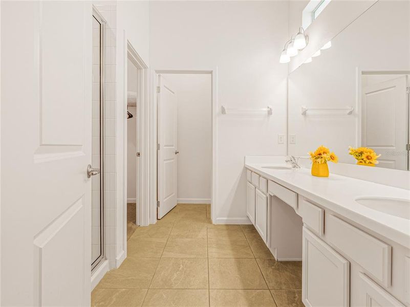 Furnished interior view inside a new home in , Kissimmee (Image 19).