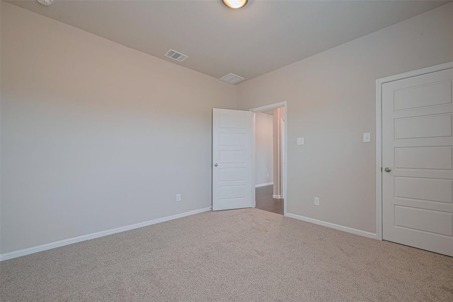 Spacious, unfurnished interior of a new home in La Segarra, Brookshire (Image 31).