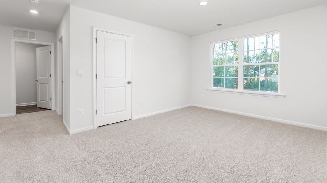Representative unfurnished interior of a home built from the Hayden by D.R. Horton in Country Creek, Lexington (Image 29).