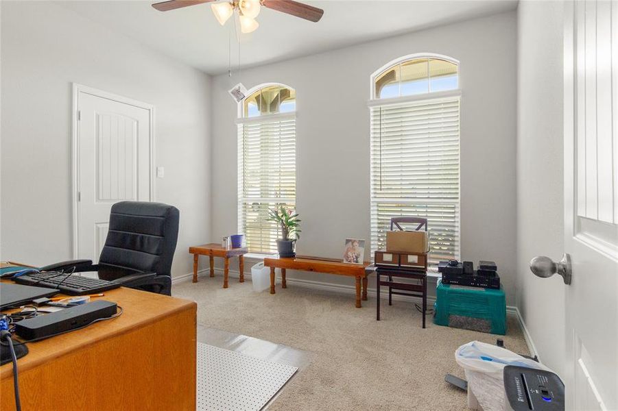 Furnished interior view inside a new home in Saddle Creek, Waco (Image 32).
