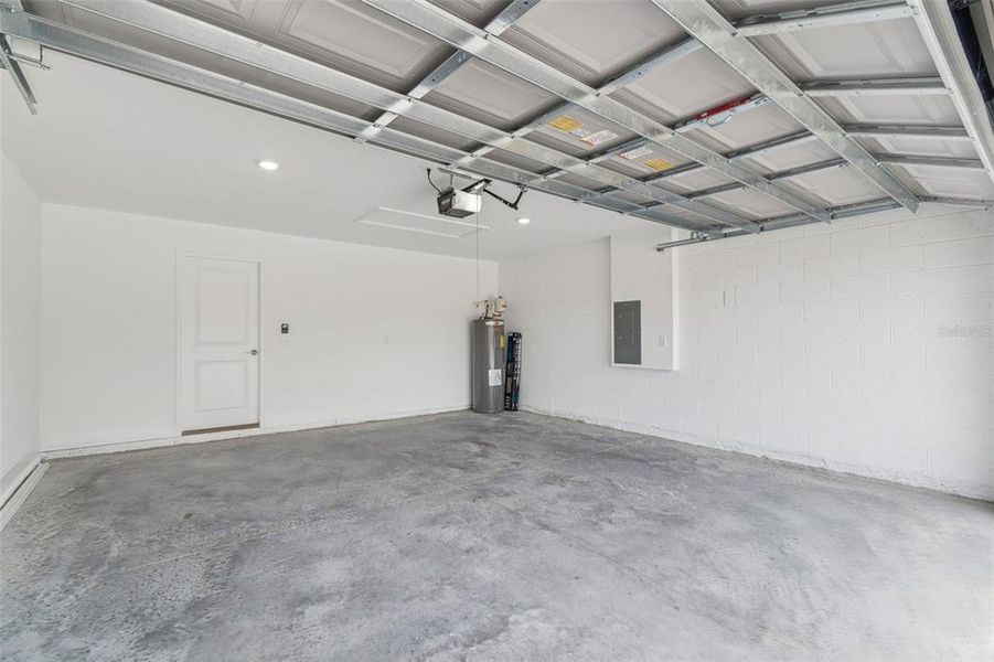 Spacious, unfurnished interior of a new home in , Spring Hill (Image 47).