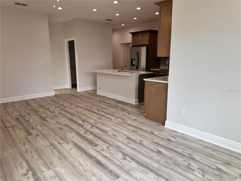 Spacious, unfurnished interior of a new home in , Dade City (Image 24).