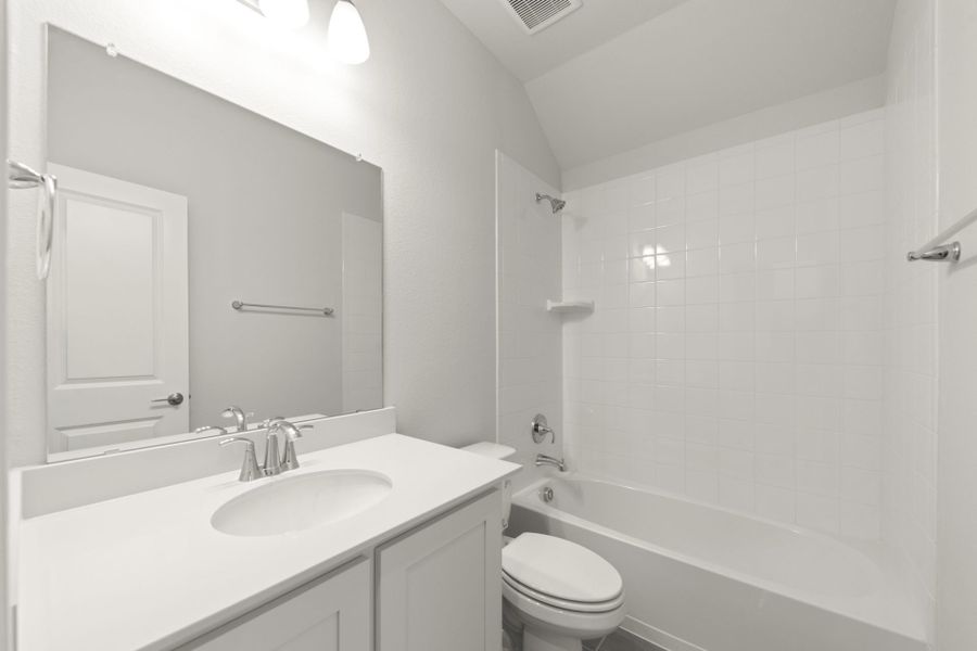 Furnished interior view inside a new home in Meadow Run, Melissa (Image 10). Furnished interior view inside a new home in Meadow Run, Melissa (Image 10).