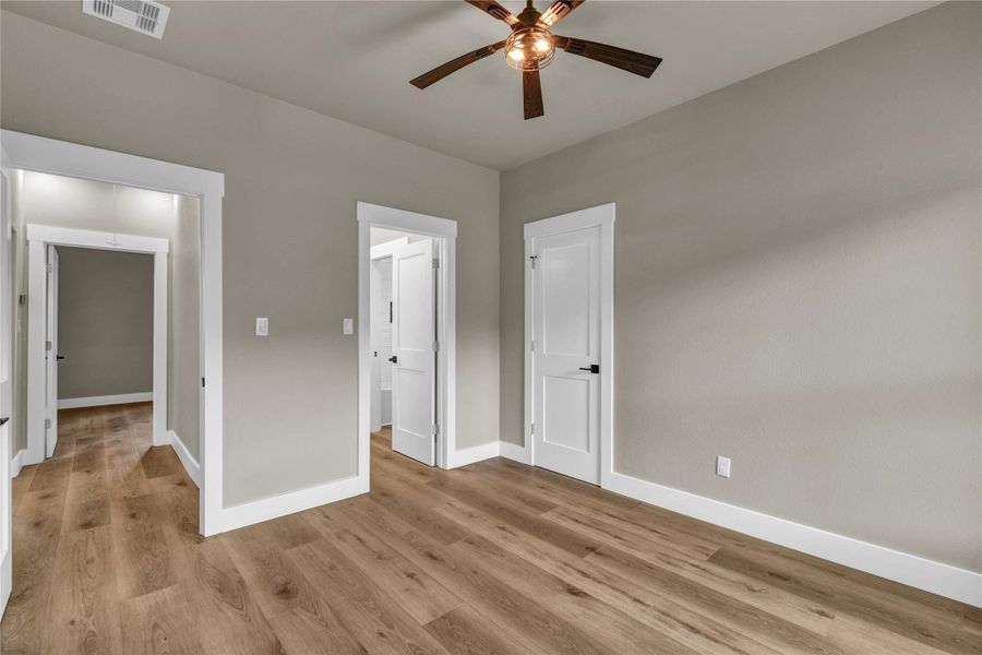 Spacious, unfurnished interior of a new home in , Angleton (Image 37).