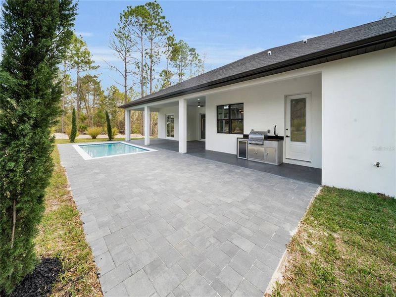 Exterior details and patio area of a home in , Dunnellon (Image 20). Exterior details and patio area of a home in , Dunnellon (Image 20).