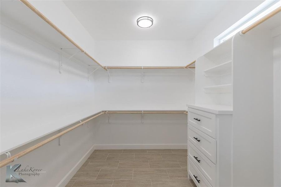 Spacious, unfurnished interior of a new home in , Abilene (Image 13).