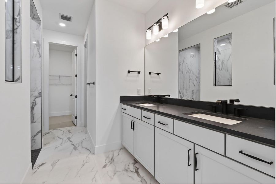 Lot68–13814DalradaAve_Ownr Bath