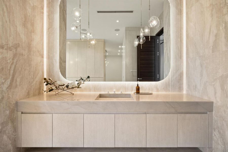 Image 100 of a home in .