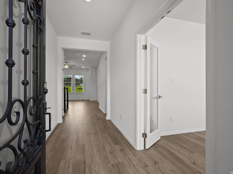 Spacious, unfurnished interior of a new home in Comanche Ridge, San Antonio (Image 20).