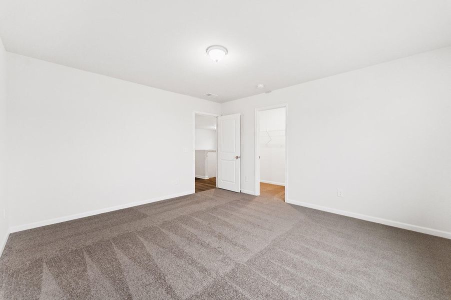 Spacious, unfurnished interior of a new home in , Summerville (Image 30).