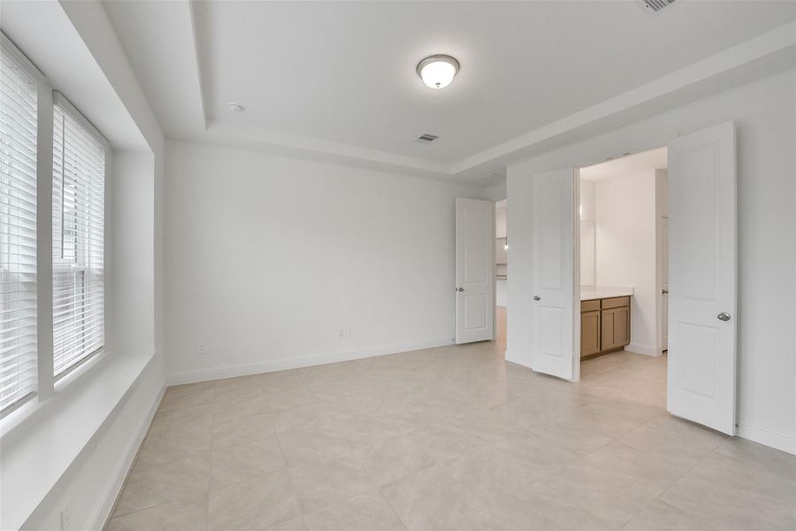 Spacious, unfurnished interior of a new home in Mavera, Conroe (Image 32).