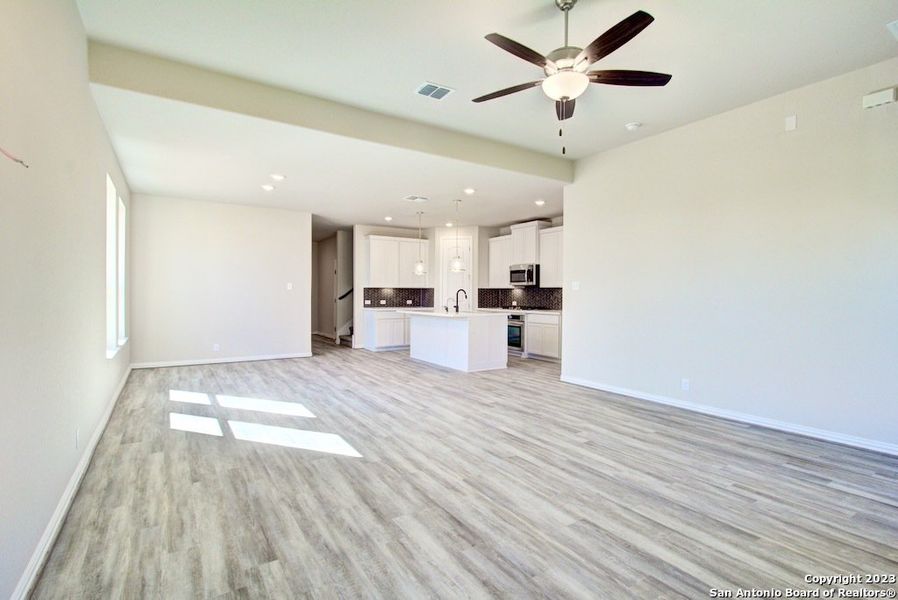 Spacious, unfurnished interior of a new home in Meyer Ranch - Enclave, New Braunfels (Image 16).