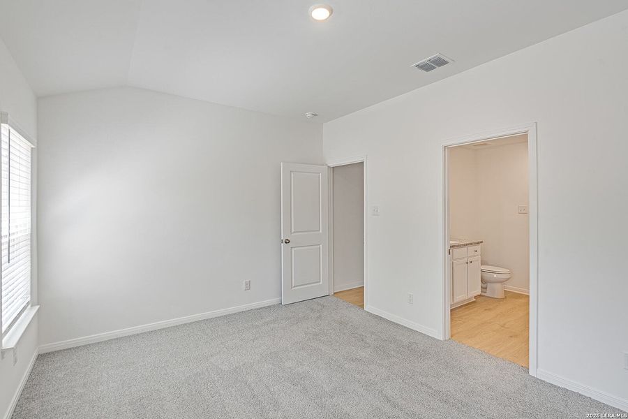 Spacious, unfurnished interior of a new home in Preserve at Medina, Von Ormy (Image 9).