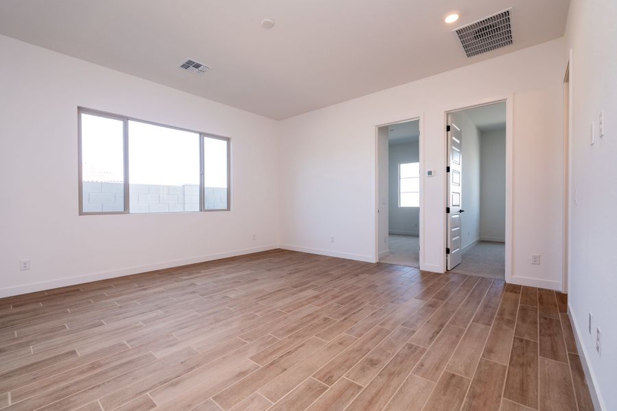Spacious, unfurnished interior of a new home in Soleo, San Tan Valley (Image 10).