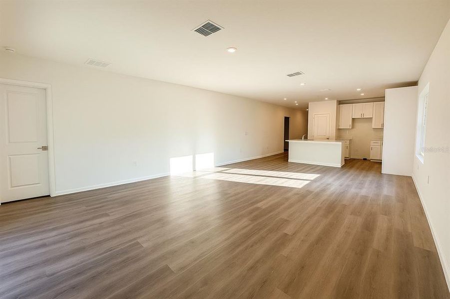 Spacious, unfurnished interior of a new home in , Apopka (Image 4).
