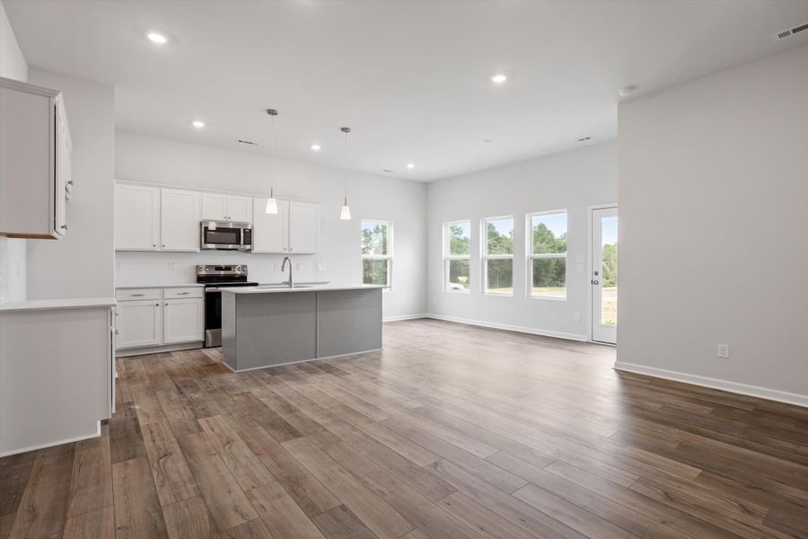 Spacious, unfurnished interior of a new home in Cambridge Reserve, Angier (Image 15).