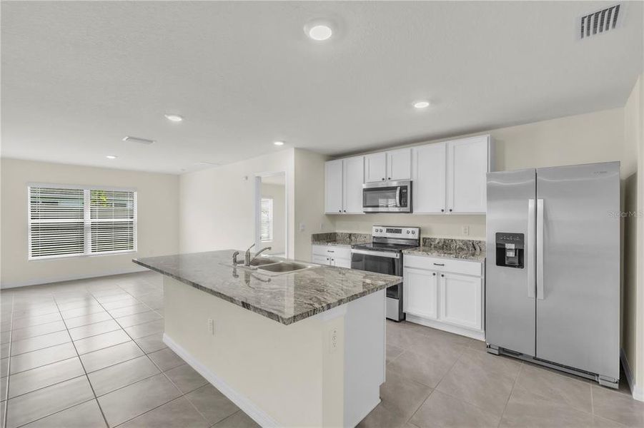 Furnished interior view inside a new home in River Park, Tampa (Image 8).