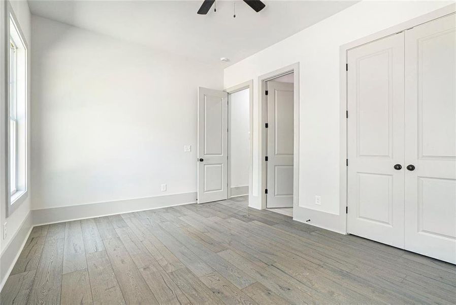 Spacious, unfurnished interior of a new home in , Oxford (Image 33).