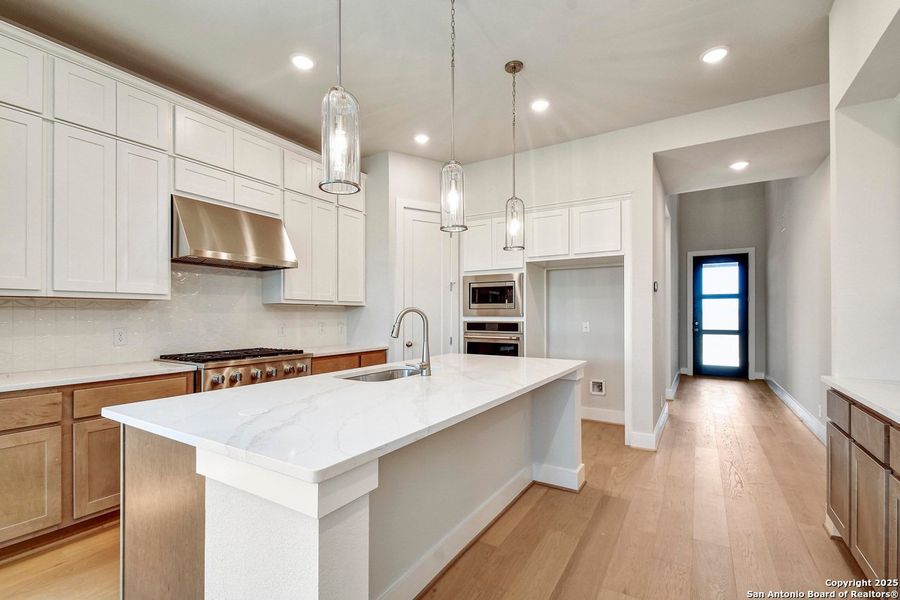 Furnished interior view inside a new home in Homestead, Schertz (Image 11).