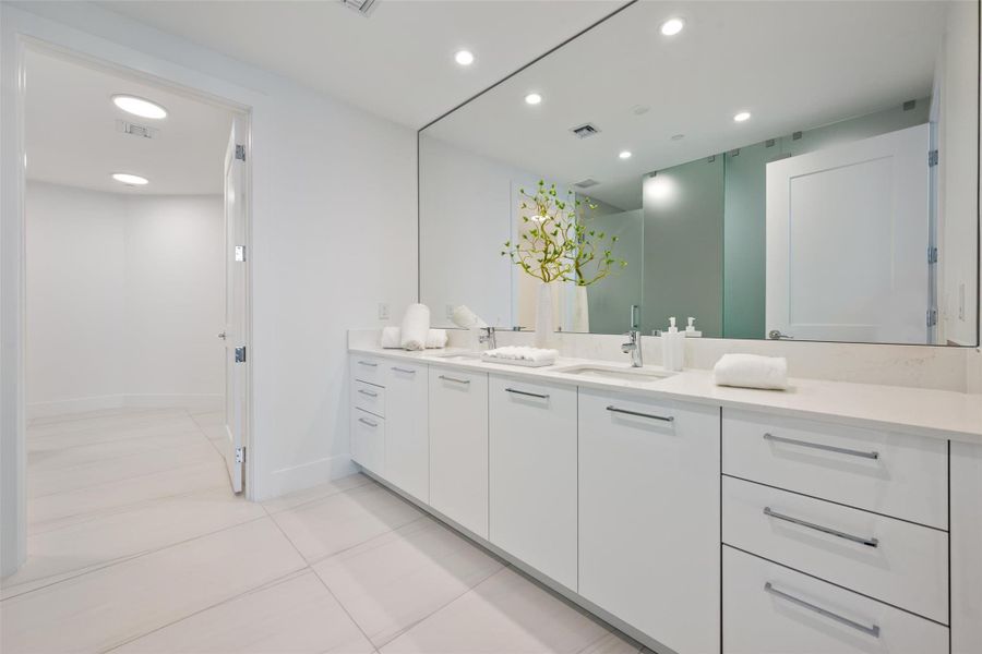 Furnished interior view inside a new home in , Fort Lauderdale (Image 42). Furnished interior view inside a new home in , Fort Lauderdale (Image 42).