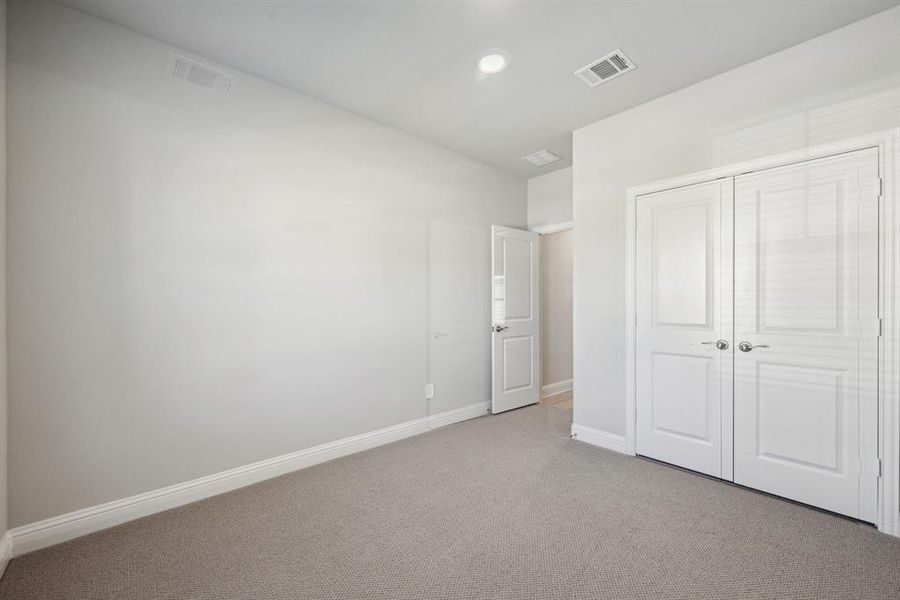 Photo is not of the actual home, but is an inspirational photo of builder’s model home and may depict options, furnishings, and/or decorator features that are not included. Photo is not of the actual home, but is an inspirational photo of builder’s model home and may depict options, furnishings, and/or decorator features that are not included.