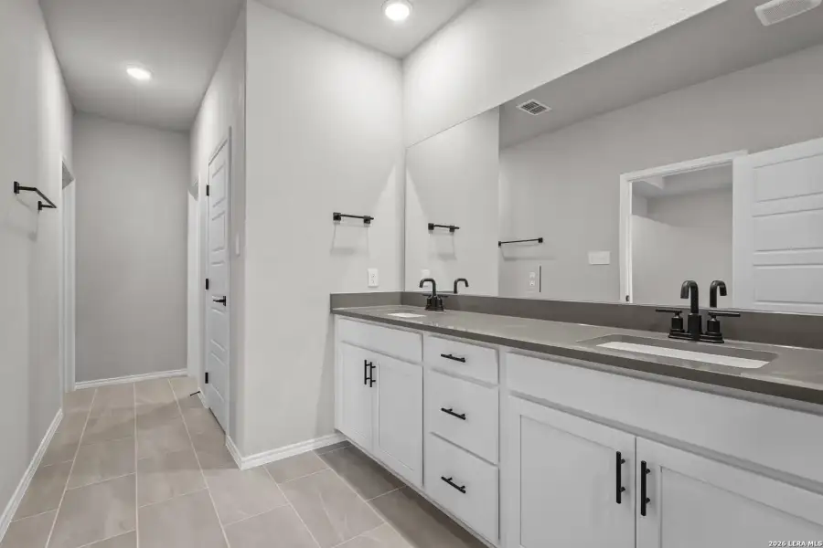 Furnished interior view inside a new home in Hannah Heights, Seguin (Image 13).