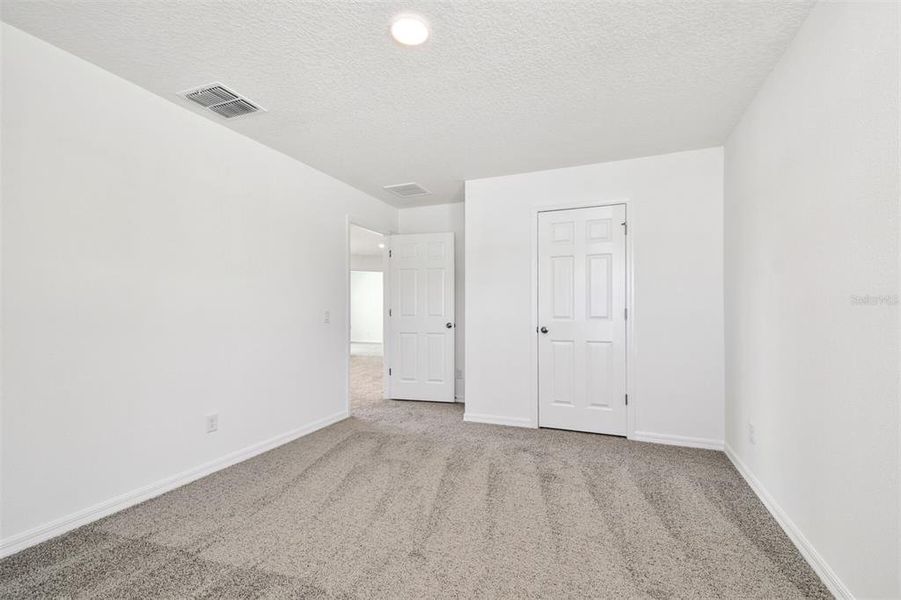 Spacious, unfurnished interior of a new home in Meadow Oaks, Hudson (Image 18).