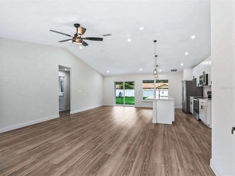 Spacious, unfurnished interior of a new home in , Ocala (Image 20).