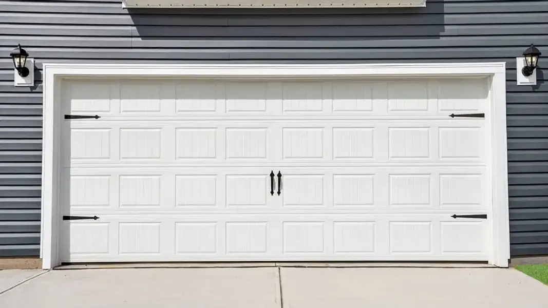 Exterior details and patio area of a home in Russell Place, Spartanburg (Image 3).