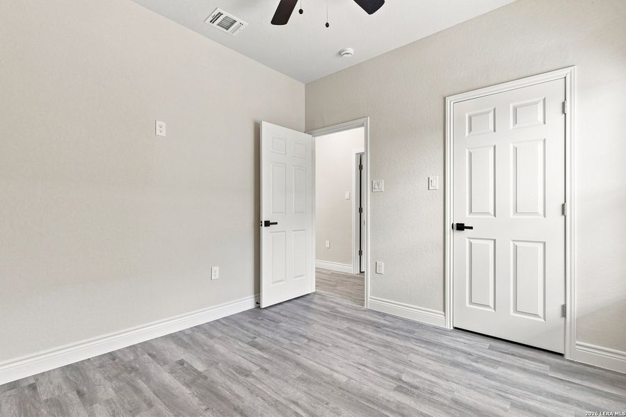 Spacious, unfurnished interior of a new home in , San Antonio (Image 6).