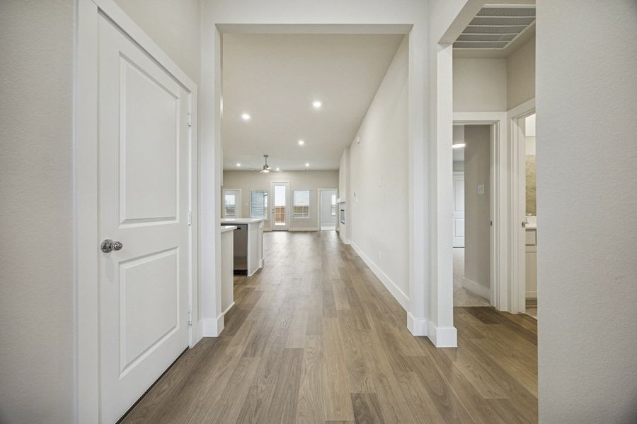 Representative unfurnished interior of a home built from the The Jason by Lillian Custom Homes in Hickory Hill, Sherman (Image 16).