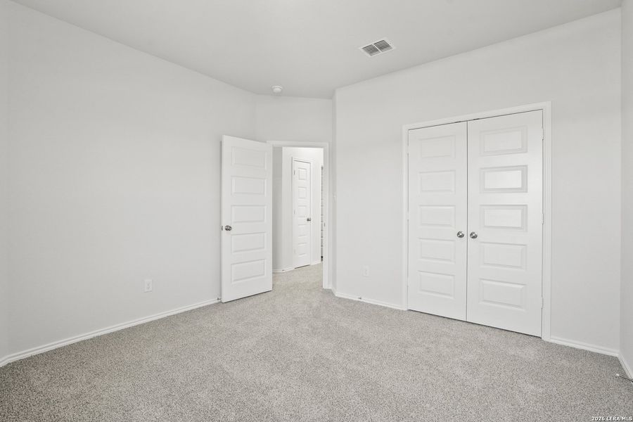 Spacious, unfurnished interior of a new home in Blue Ridge Ranch, San Antonio (Image 29).