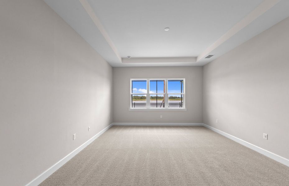 Spacious, unfurnished interior of a new home in Del Webb Oak Creek, North Fort Myers (Image 30).
