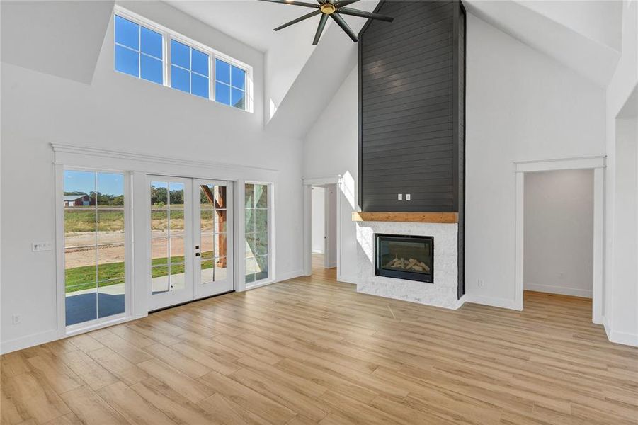 Spacious, unfurnished interior of a new home in Oak Water Ranch, Granbury (Image 33). Spacious, unfurnished interior of a new home in Oak Water Ranch, Granbury (Image 33).
