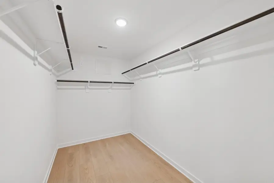 Spacious, unfurnished interior of a new home in Sorella, Tomball (Image 7).