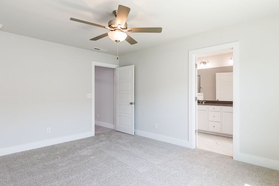Spacious, unfurnished interior of a new home in Vaughan Farms, Angier (Image 18).