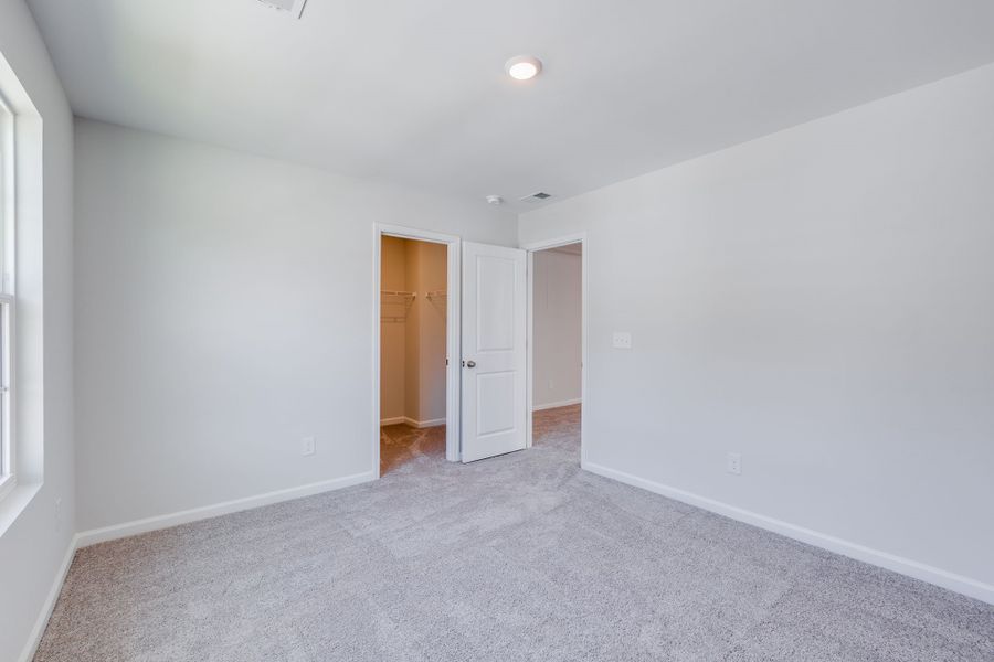 Spacious, unfurnished interior of a new home in Ellington, Elgin (Image 33).