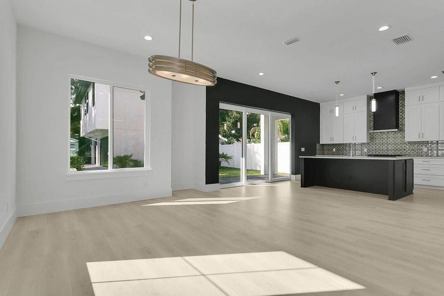 Spacious, unfurnished interior of a new home in , Orlando (Image 34).